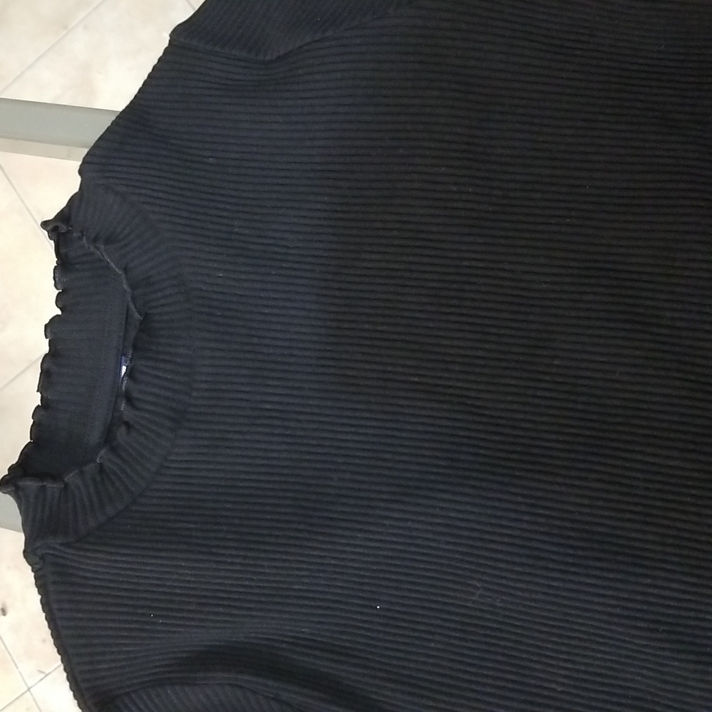Uniqlo basic uniform girl ribbed black shell top size 3-4 or 7-8